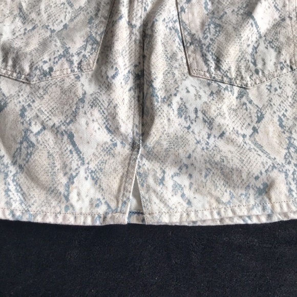 GRLFRND, Woman's Size 29 Alyssa Snake Skin Print Mini Skirt - Picture 6 of 10